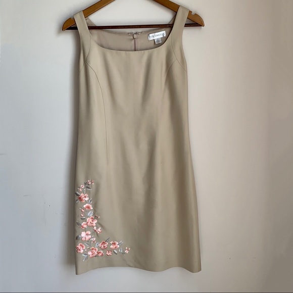 🆕 Silk Champagne Shift Floral Embroidered Dress - Picture 3 of 9